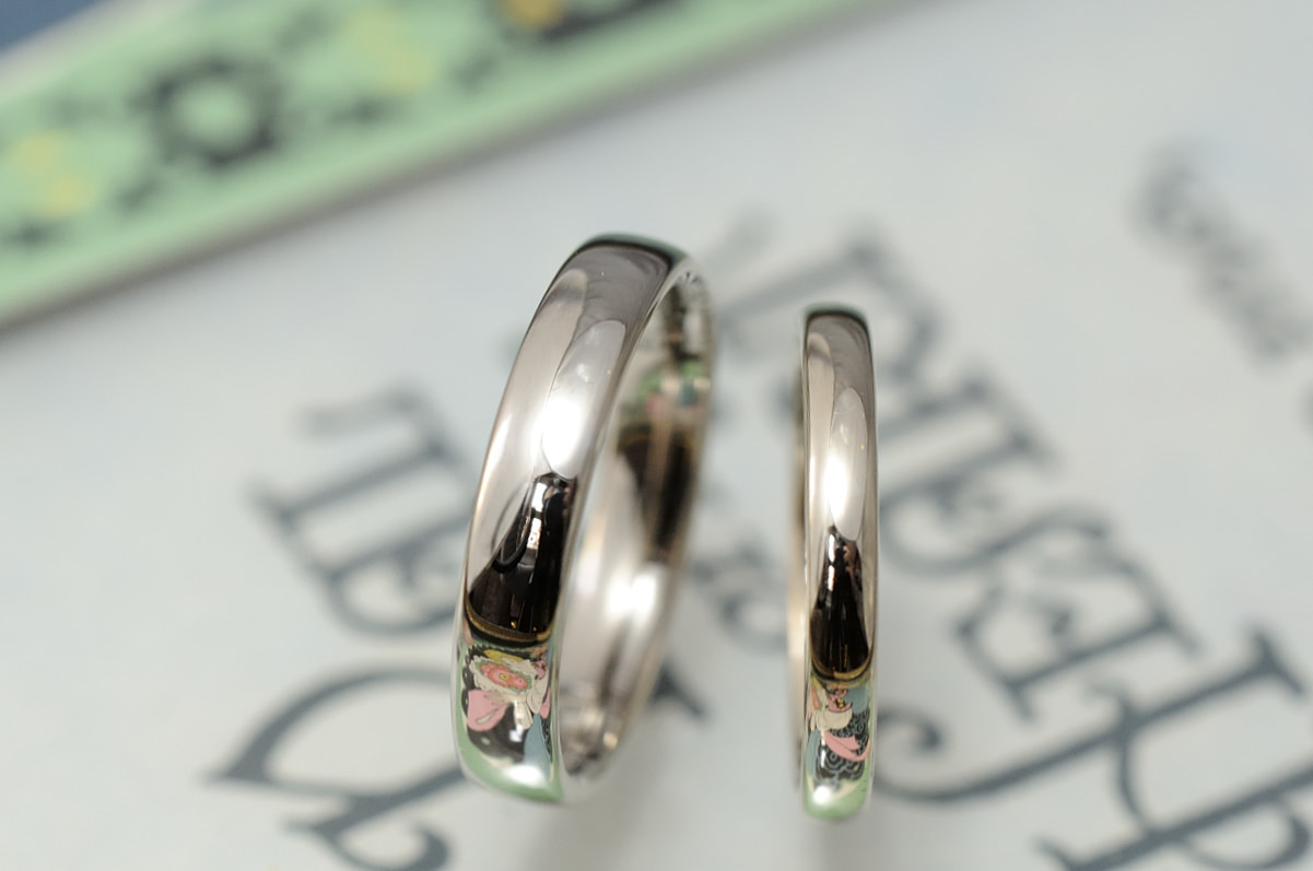 シンプル＆スタンダードの鏡面仕上げ甲丸タイプの結婚指輪